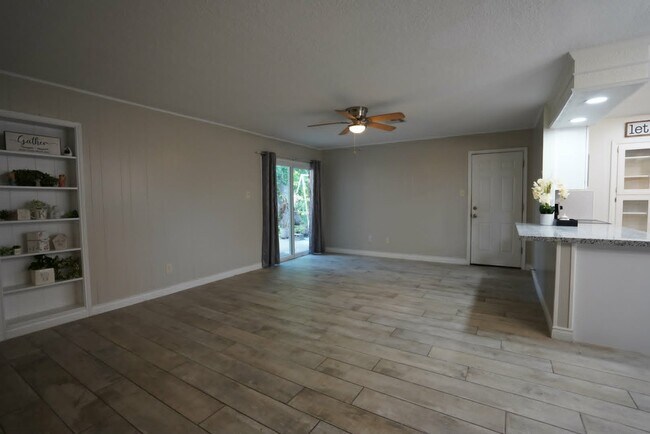 Building Photo - 118 Talisman St