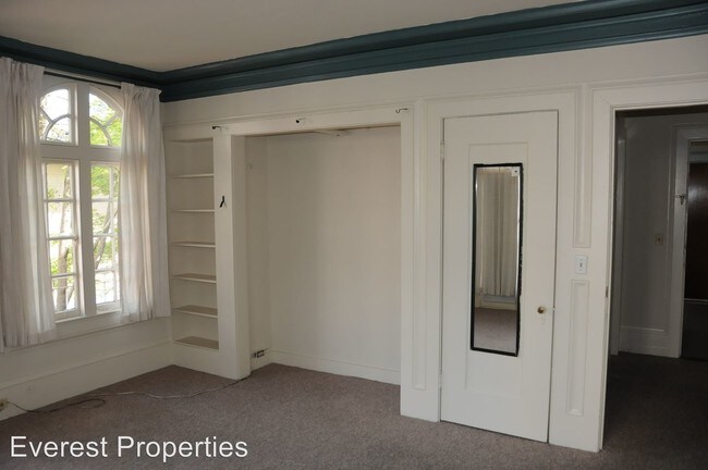 Building Photo - 2126 Bancroft Way
