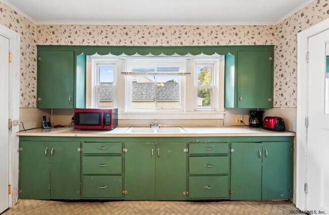 Kitchen - 53 Wilson Ave