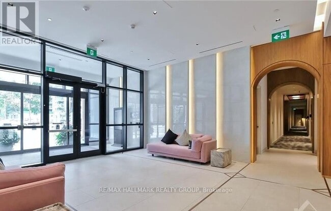 Building Photo - 560 Rideau St