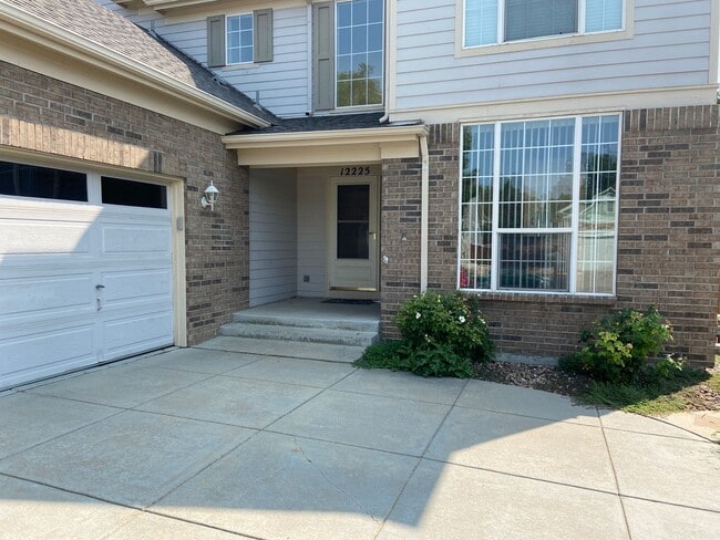 Building Photo - Large 4 bedroom home in Thornton