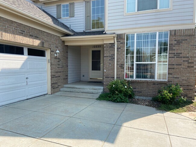 Foto del edificio - Large 4 bedroom home in Thornton