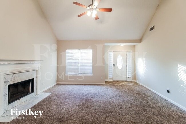 Foto del edificio - 120 Heather Woods Ct