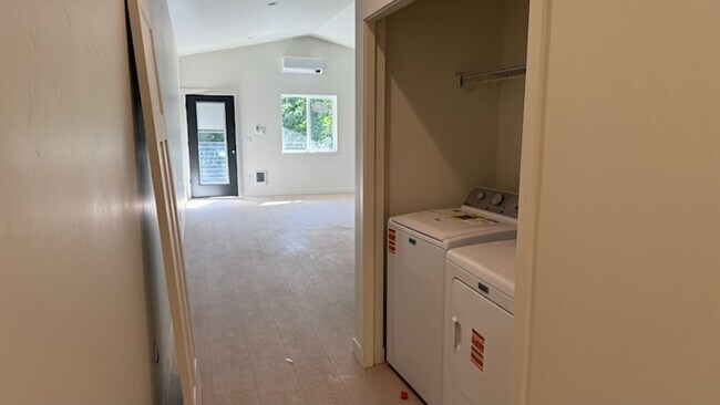 Building Photo - Duplex in CDA !