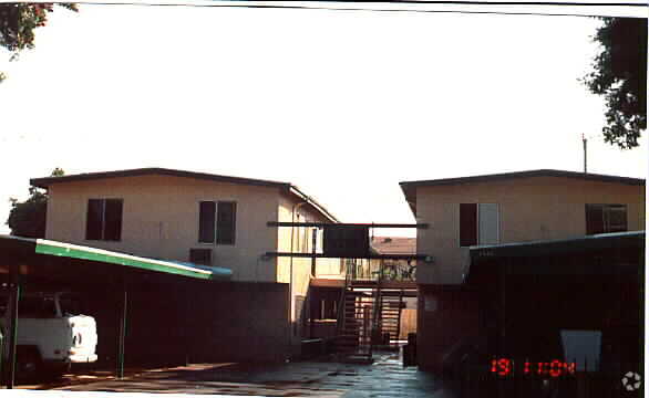 Primary Photo - Jr's Manor