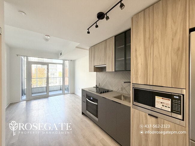 Photo du bâtiment - Modern 1-Bedroom Condo with Private Balcon...