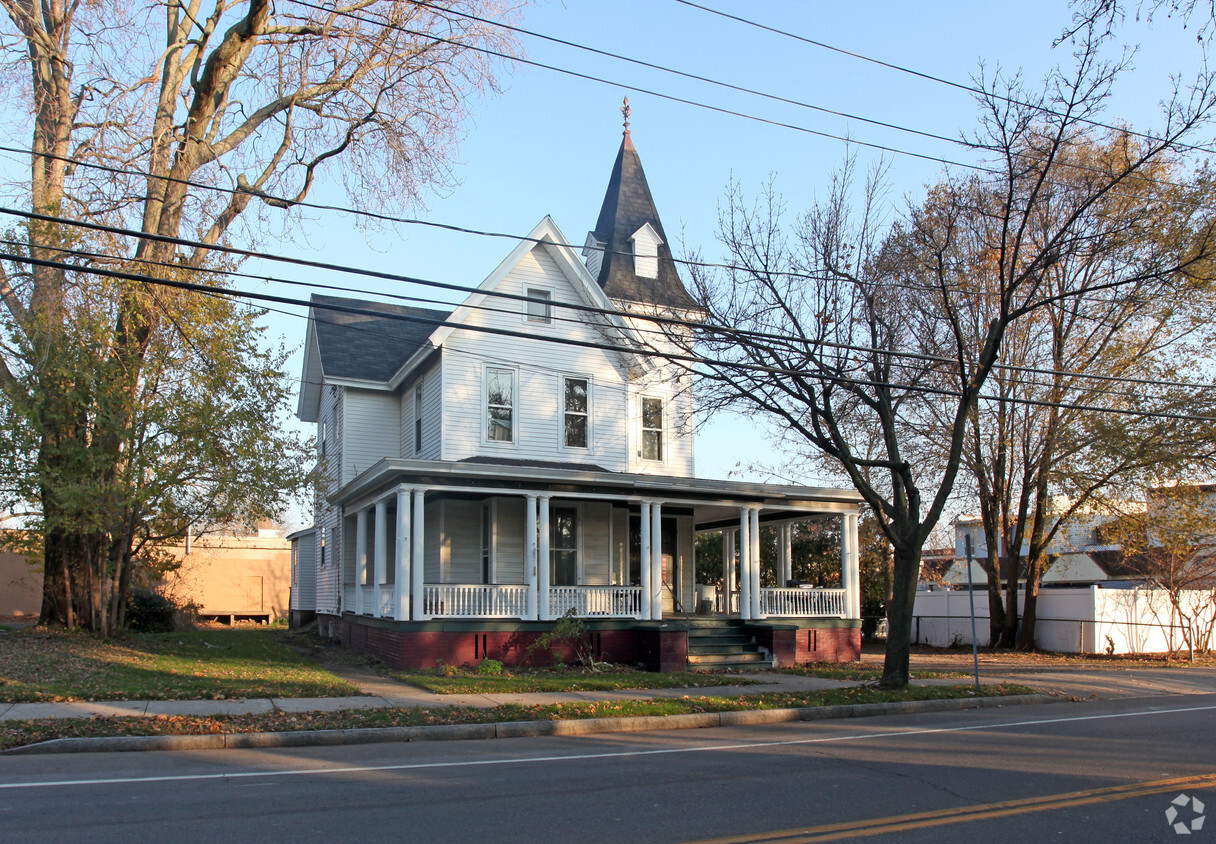 Primary Photo - 30 Lake Ave