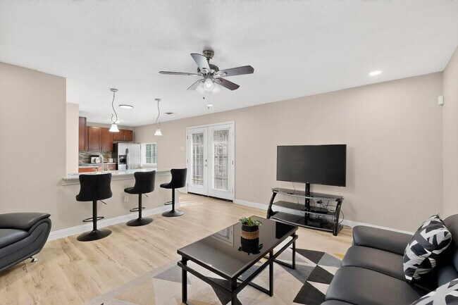 Building Photo - 136 Yorkshire Dr