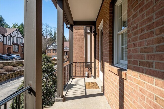 Foto del edificio - 302 Kingsberry Cir