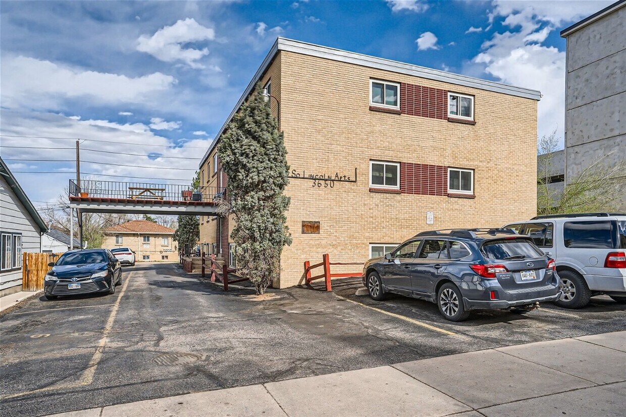 3650 S Lincoln St Unit 12, Englewood, CO 80113 Room for Rent in