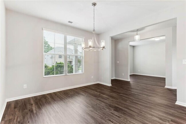 Foto del edificio - 5530 Mirror Lake Dr