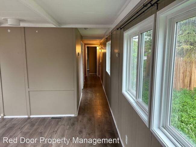 Building Photo - 2 br, 2 bath House - 215 1st Ave N