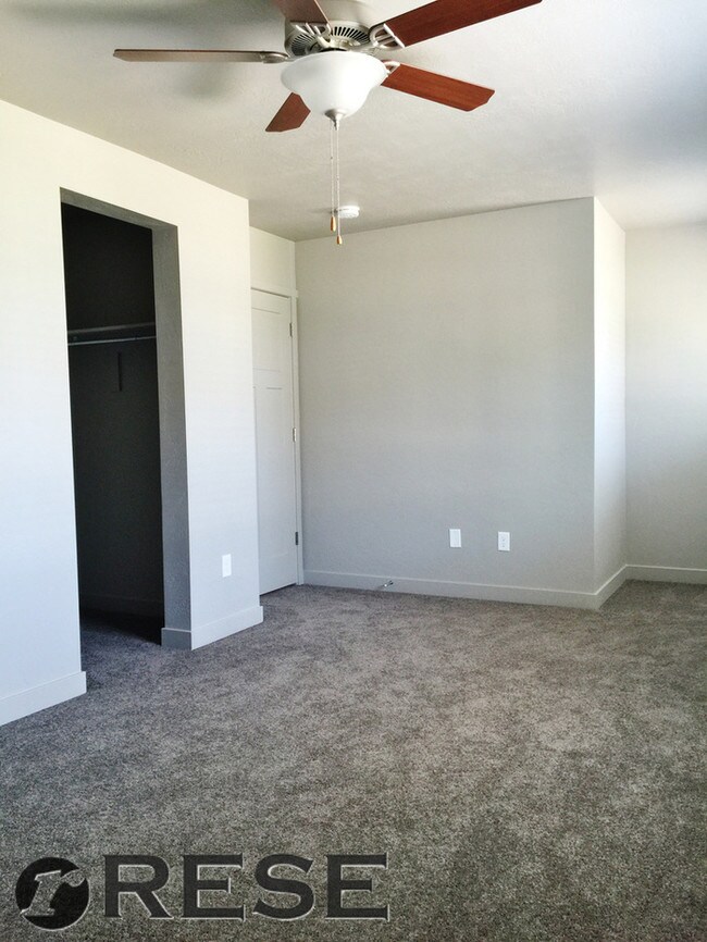 2 Story Vineyard Townhome w/ 2 car garage Townhome Rentals in