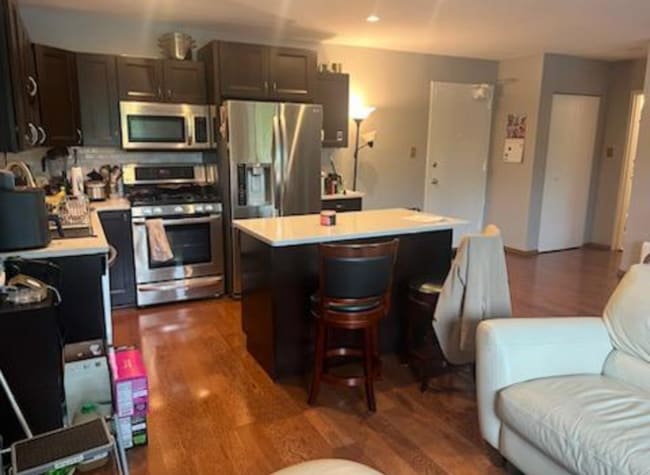 Kitchen - 1300 S Arlington Ridge Rd Apartment