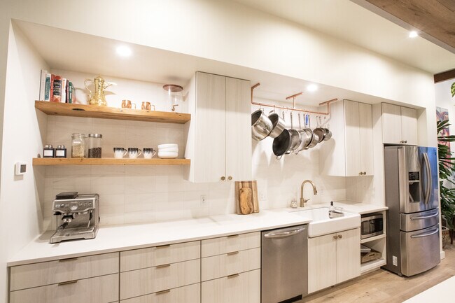 Building Photo - 803 54th St