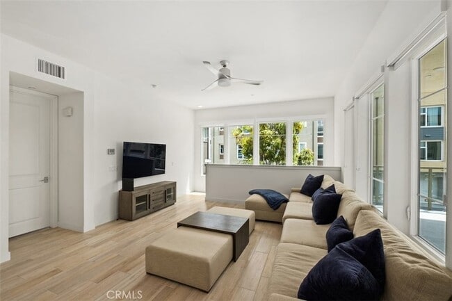 Building Photo - 765 Doheny Way