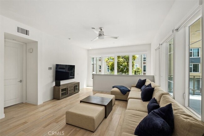 Foto del edificio - 765 Doheny Way