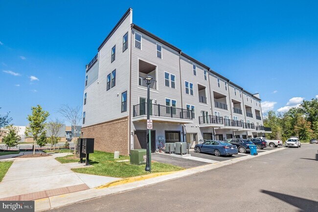 Foto del edificio - 44514 Wolfhound Sq