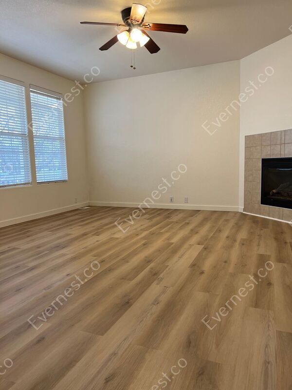 Foto del edificio - 7343 Glenburn Dr