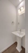 Building Photo - 2031 Longmire Villas Ct
