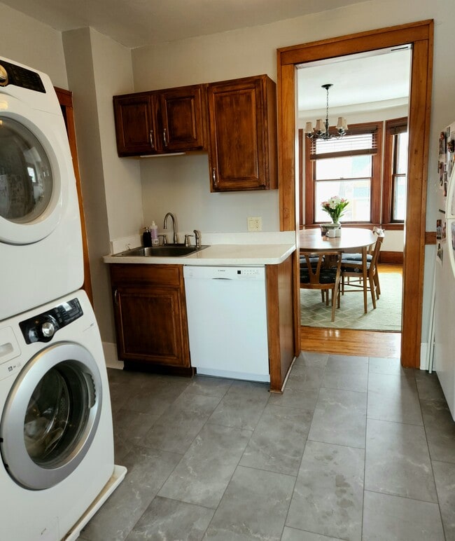 Building Photo - 482 Michigan St