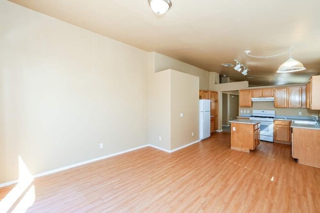 Building Photo - 7258 Golden Star Ave