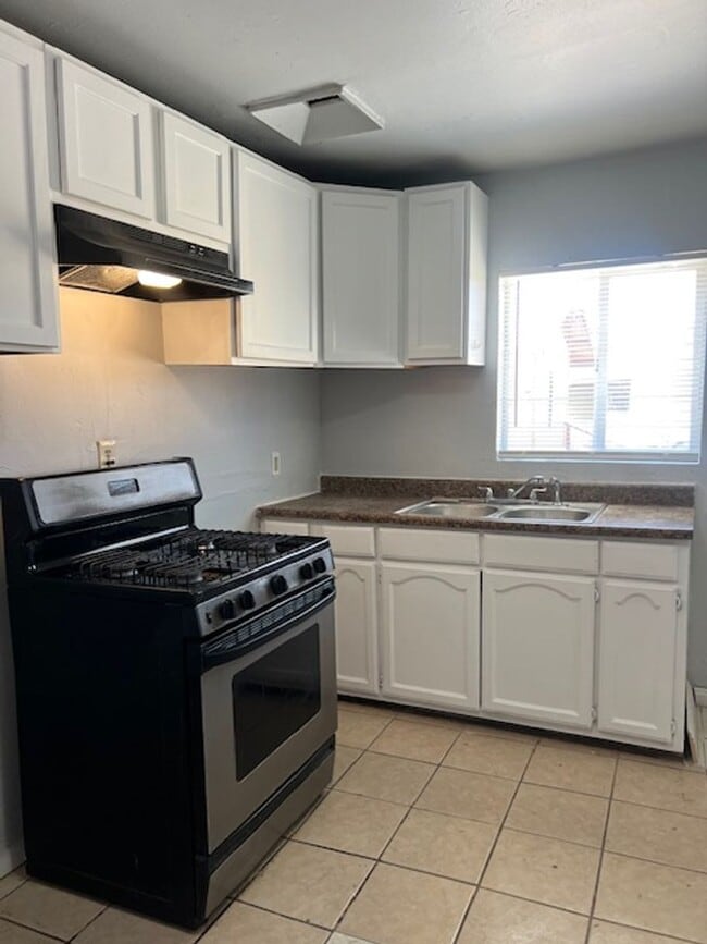 Building Photo - Charming 1bed/1bath