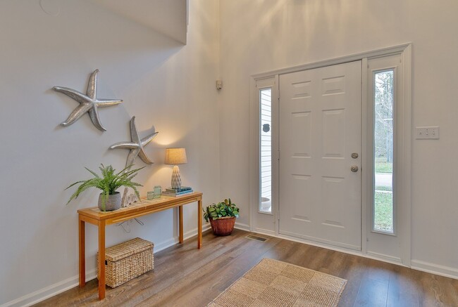 Building Photo - 3-Bedroom Home in Hillcrest Farms on Corne...