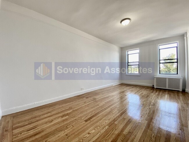 Building Photo - 2914 Jerome Ave