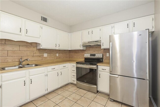 Foto del edificio - 442 Sherwood Oaks Rd