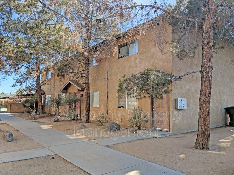 515 E Ridgecrest Blvd Unit B, Ridgecrest, CA 93555 Condo for Rent in