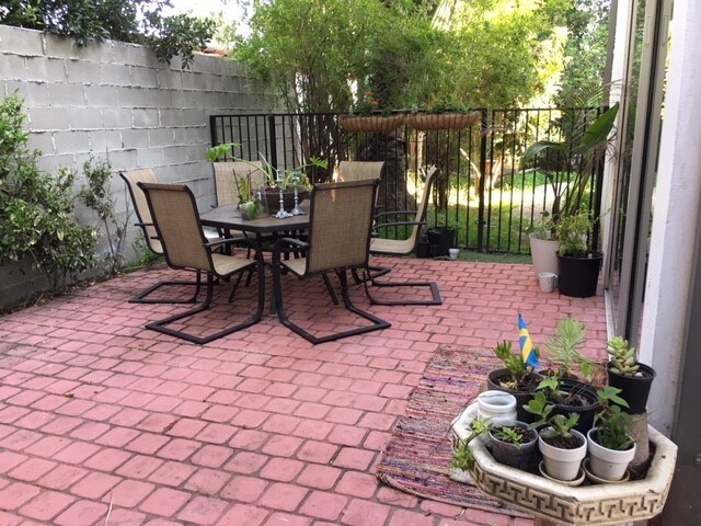 private yard - 326 S Highland Ave