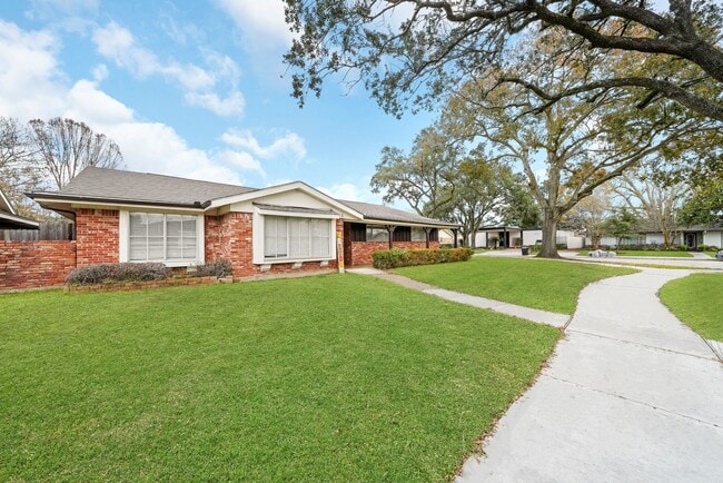 Building Photo - 4002 Martinshire Dr