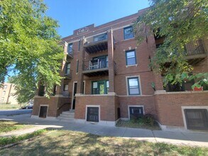 Building Photo - 5003 S Prairie Ave