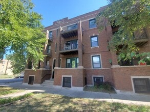 Building Photo - 5003 S Prairie Ave