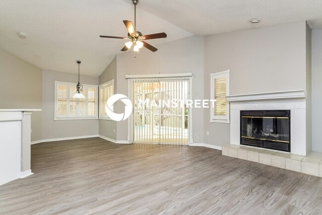 Building Photo - 3 Bedroom Pet-Friendly Home in Tarpon Spri...
