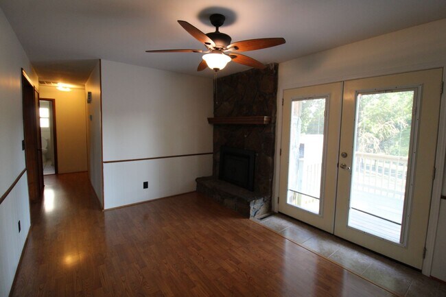 Foto del edificio - Charming 3-Bedroom Home in Branson – Great...