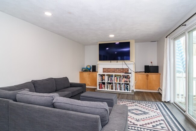 Foto del edificio - 24 Homeward Ln