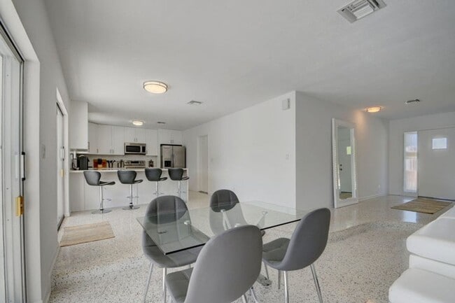 Building Photo - 1171 Bimini Ln