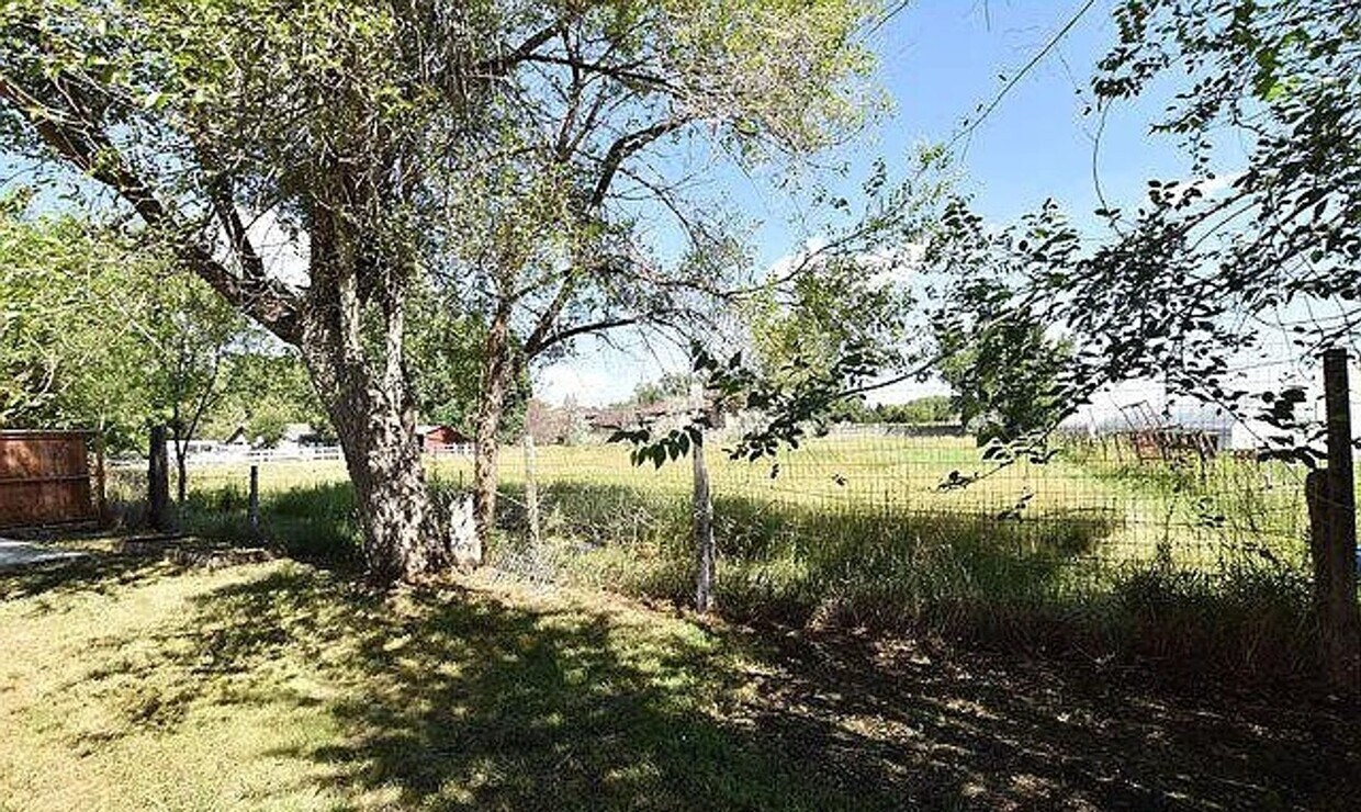 Foto del edificio - 2 Bedroom 1 Bath Duplex In Laporte!