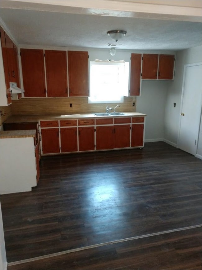 Building Photo - 17 Dunn Dr