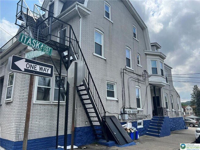 Foto del edificio - 702 Wyandotte St