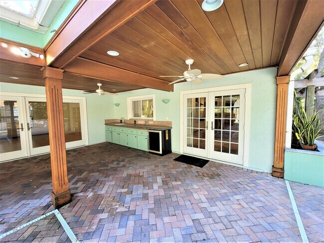 Foto del edificio - 1160 Driftwood Dr