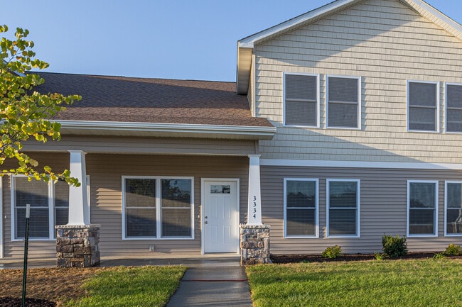 Building Photo - 3330 Glenbrook Cir S