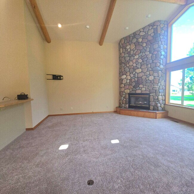 Building Photo - Eagle Bend Golf Home