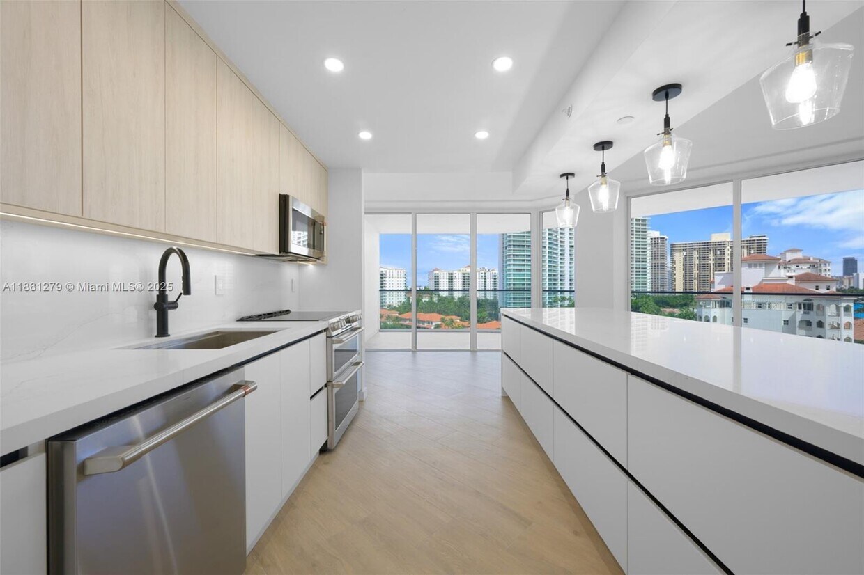 Foto principal - 19707 Turnberry Way