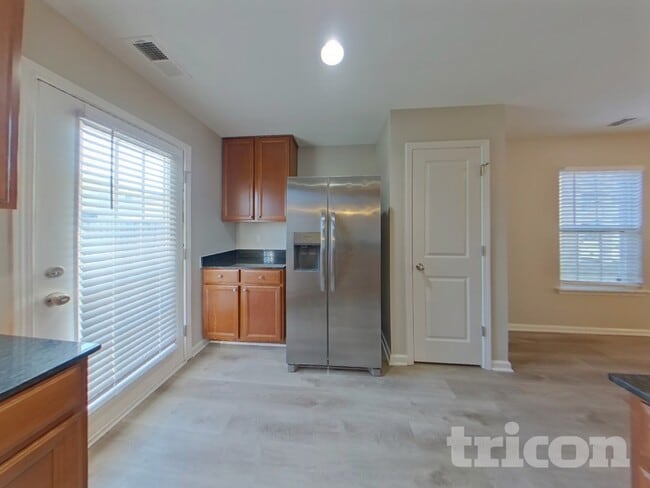 Building Photo - 377 Longfellows Ln