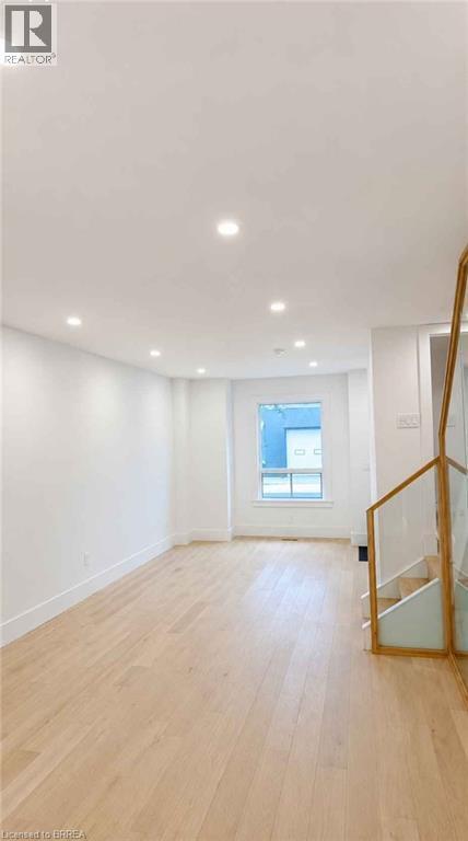 Photo du bâtiment - 561 Wentworth St N