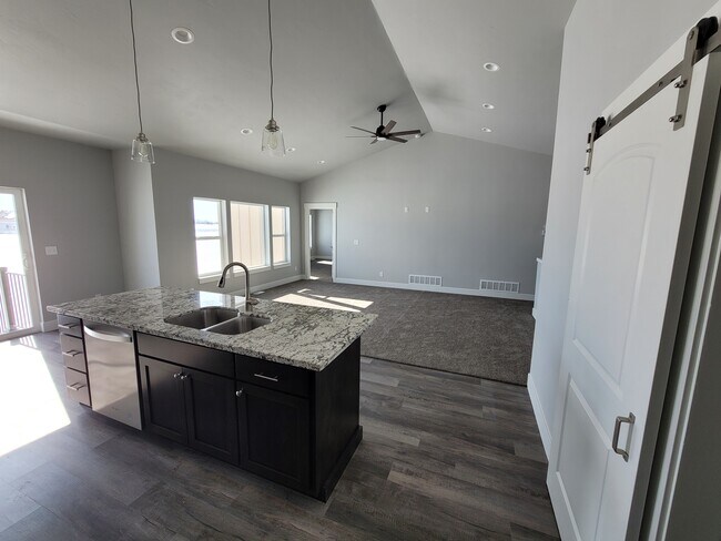 Foto del edificio - 2664 Titan Dr