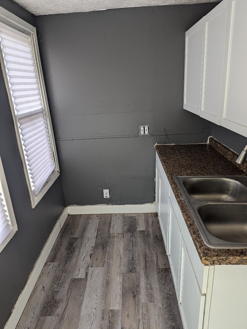 3063 W 48th St Cleveland, OH 44102 – photo 4